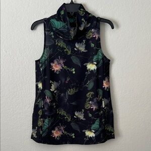 Like New! OISELLE Floral Sleeveless Women's Top Pockets in Size 4